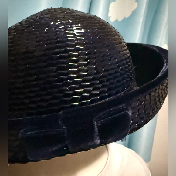 Vintage navy woven hat with velvet bow and trim. - Picture 7 of 11